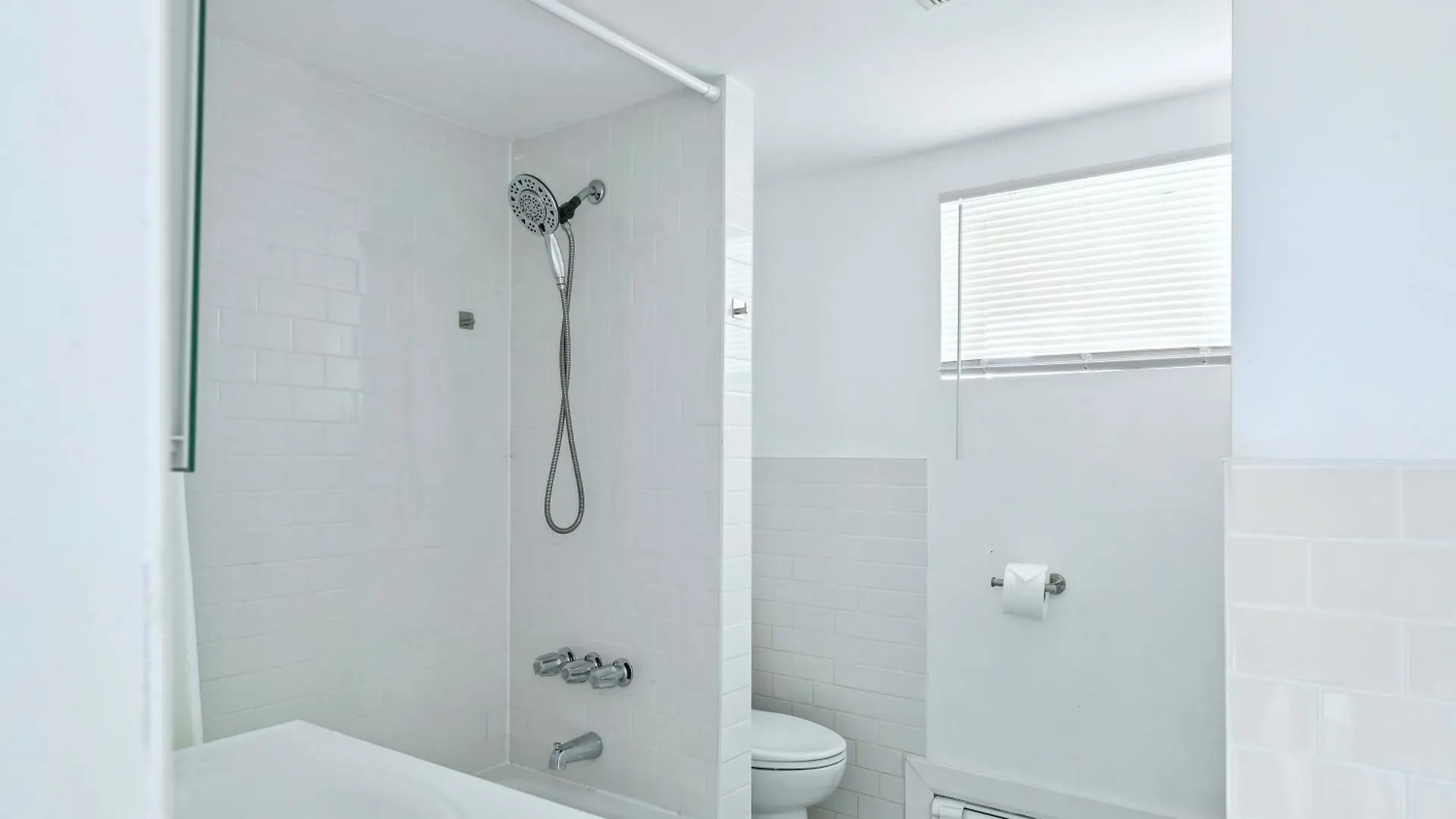 Luxury Lower Ground 2Bd - Manhattan Beach Apartment New York 0*,  United States